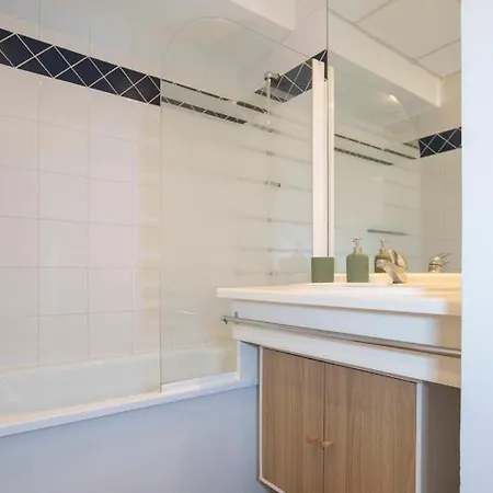 Nice Duplex With Terrace Near Gare Part Dieu 아파트 *
